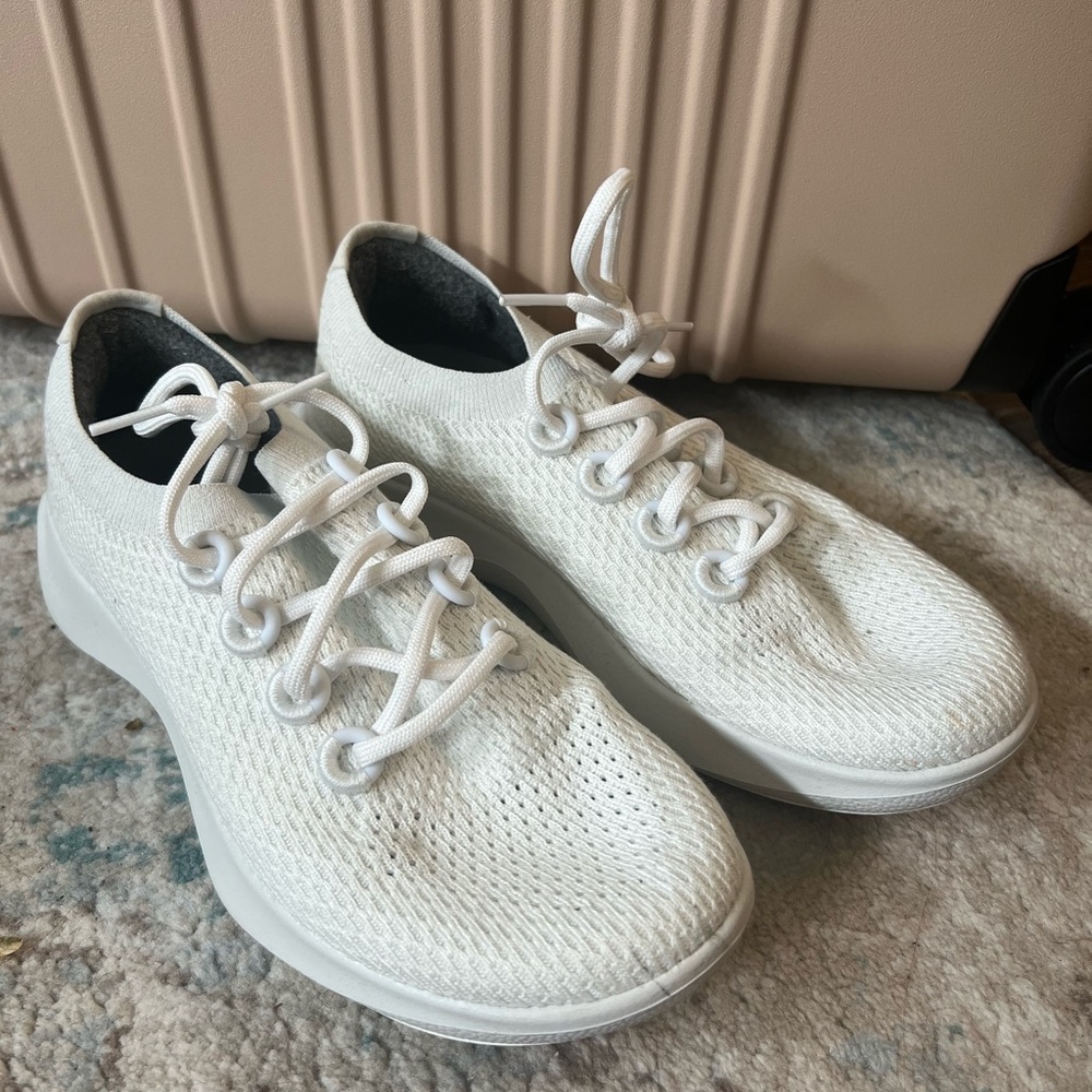 White Allbirds Tree Dashers - Size 9.